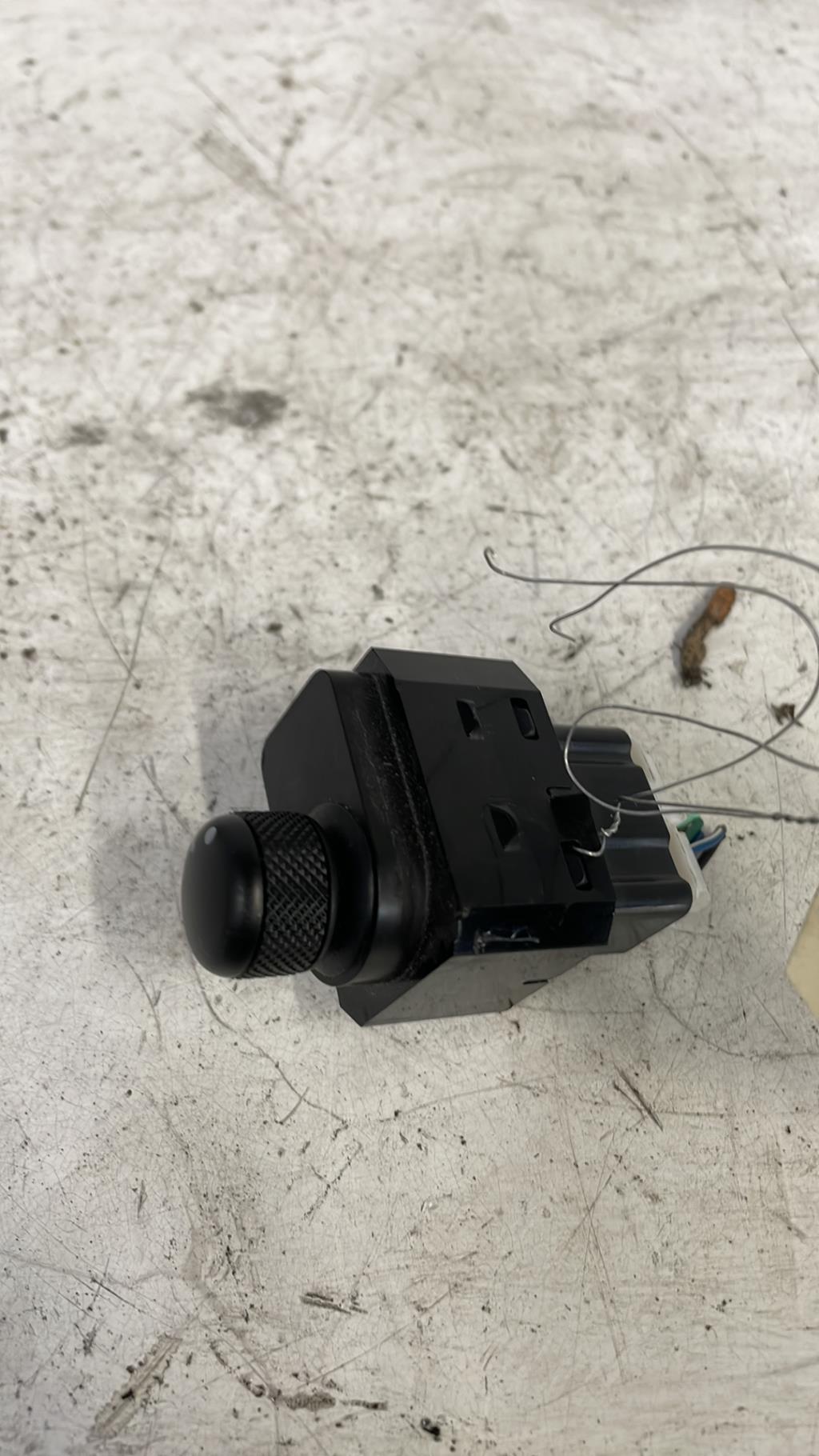 Commande retroviseurs SUZUKI SWIFT 4 Diesel - 1