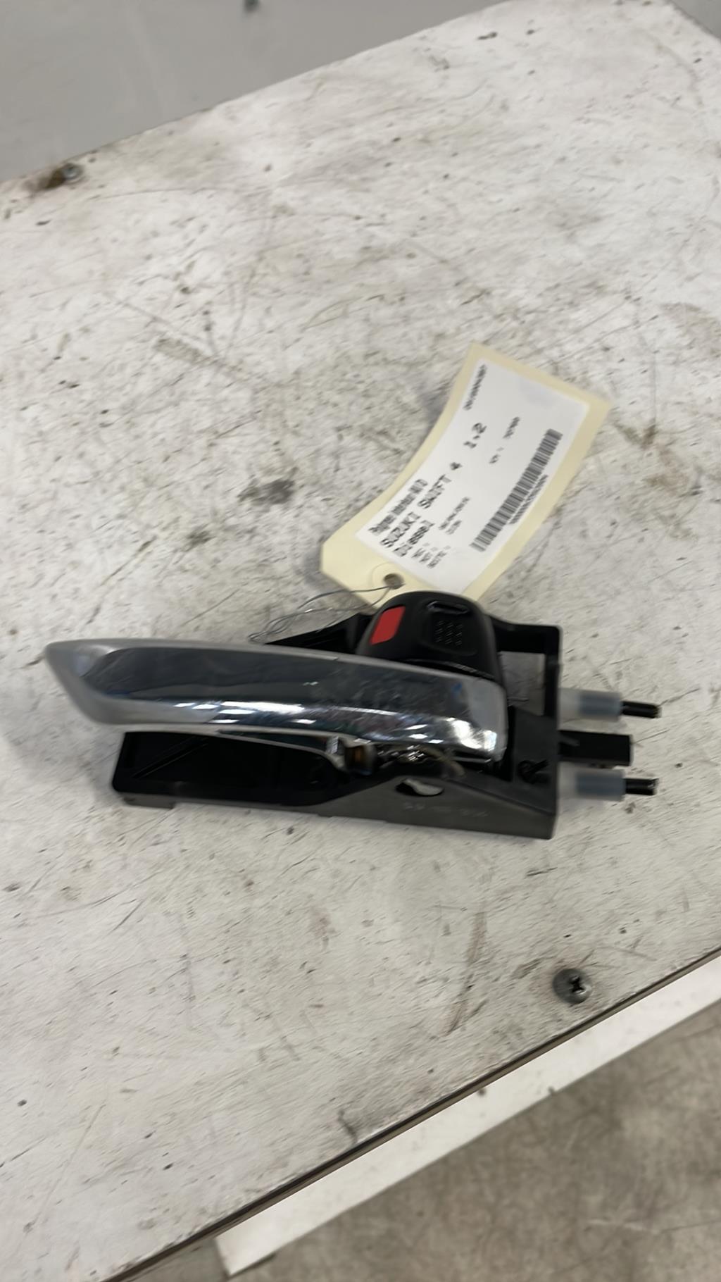 Poignee interieur avant droit SUZUKI SWIFT 4 Diesel - 1