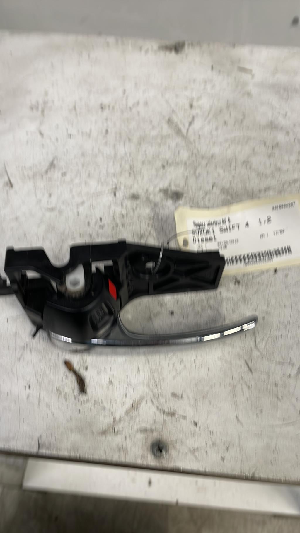 Poignee interieur avant gauche SUZUKI SWIFT 4 Diesel - 1
