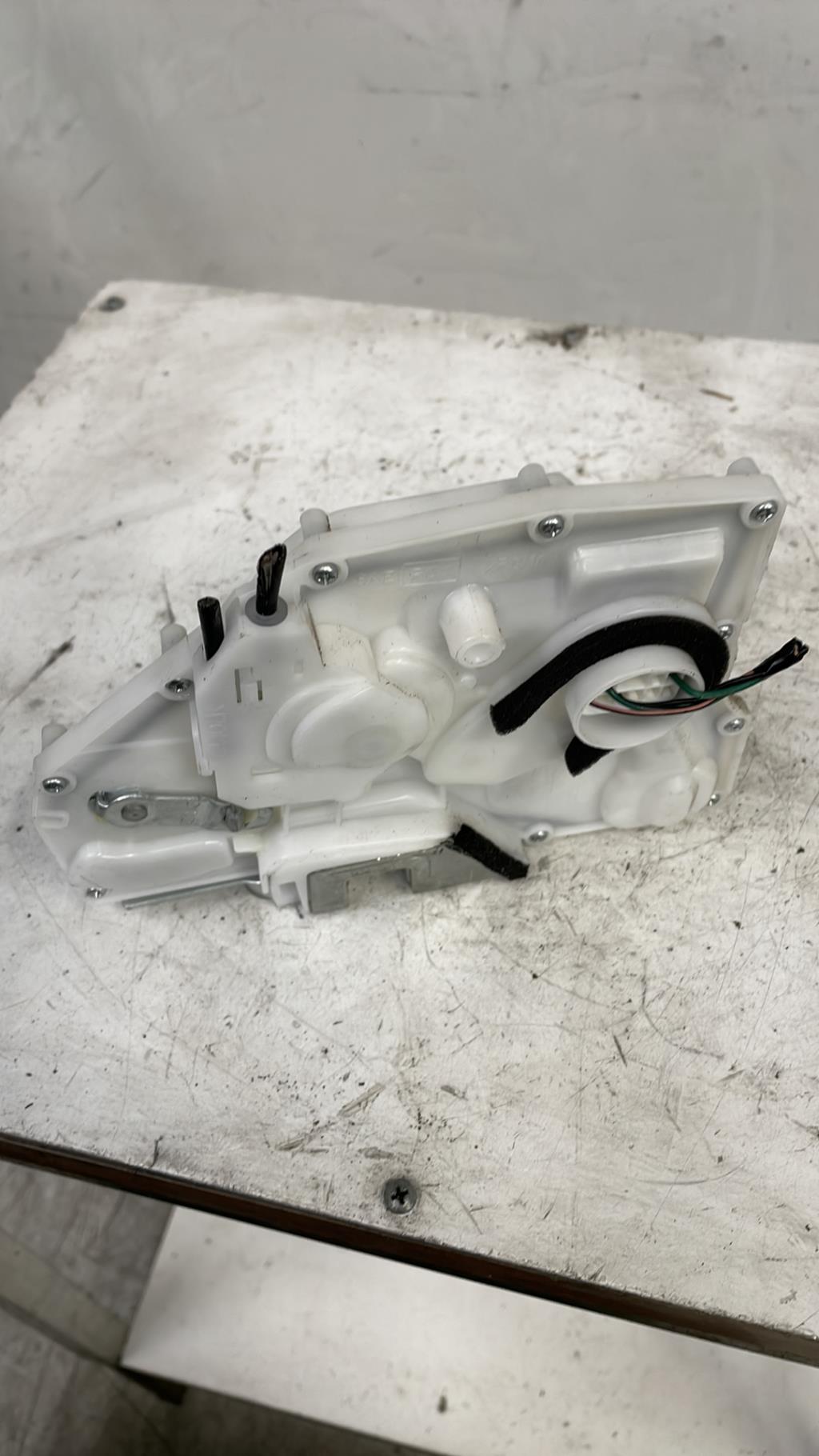 Serrure avant droit SUZUKI SWIFT 4 Diesel - 1