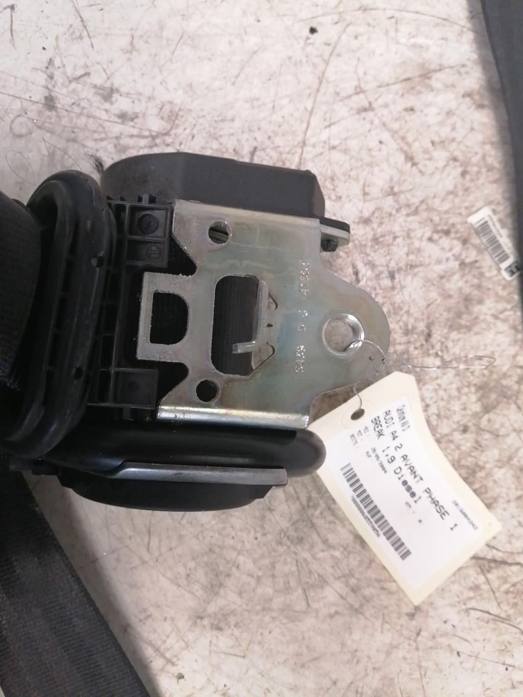 Ceinture avant droit AUDI A4 2 AVANT PHASE 1 BREAK Diesel - 1