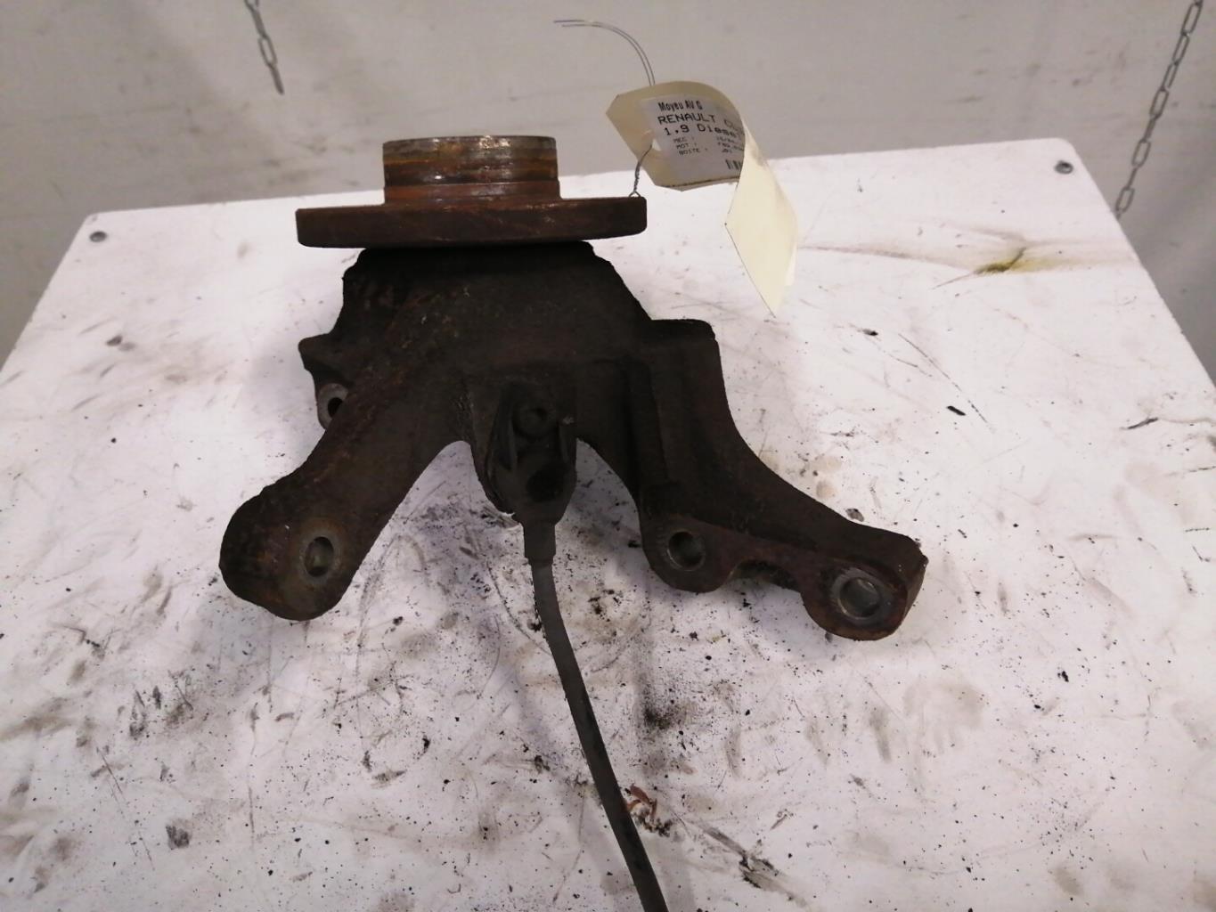 Moyeu avant gauche RENAULT CLIO 2 PHASE 1 Diesel - 1