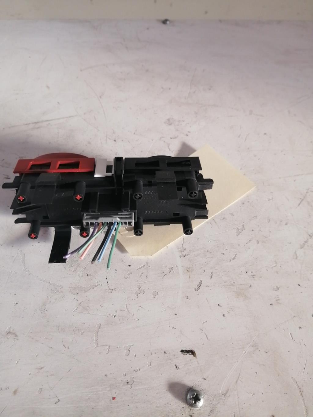 Bouton de warning RENAULT MEGANE 2 PHASE 2 CABRIOLET Diesel - 1