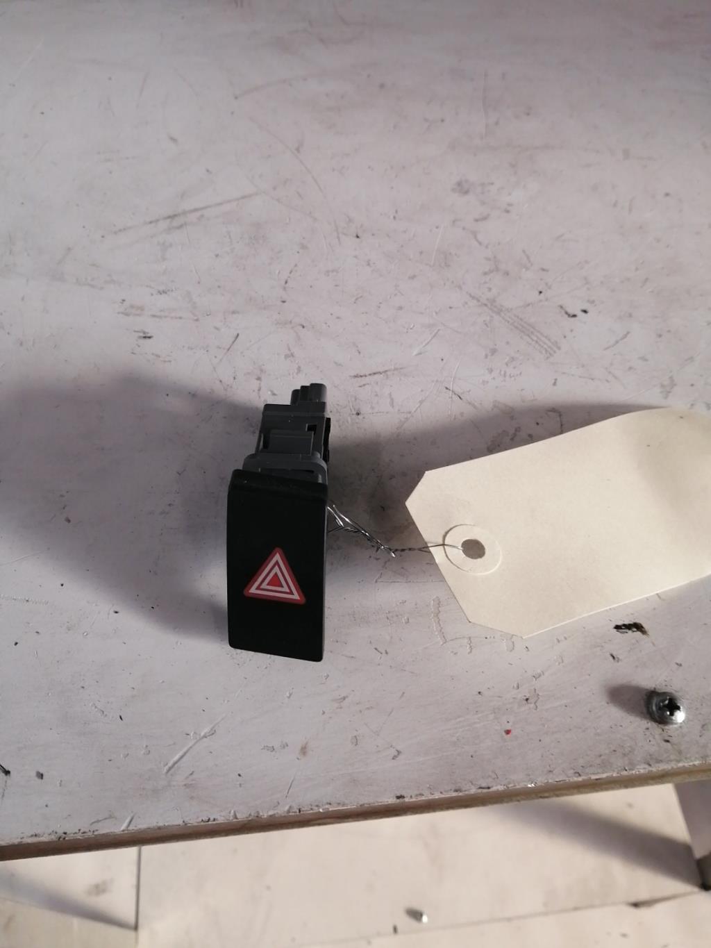 Bouton de warning TOYOTA COROLLA VERSO  - 1