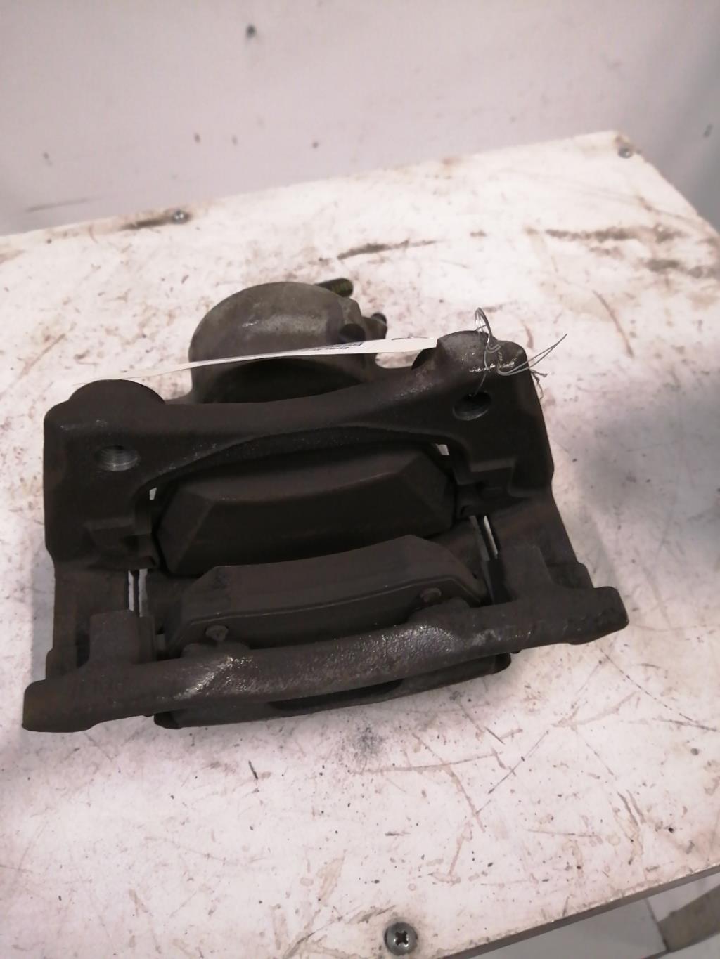 Etrier avant droit (freinage) RENAULT CLIO 4 PHASE 2 Essence - 1