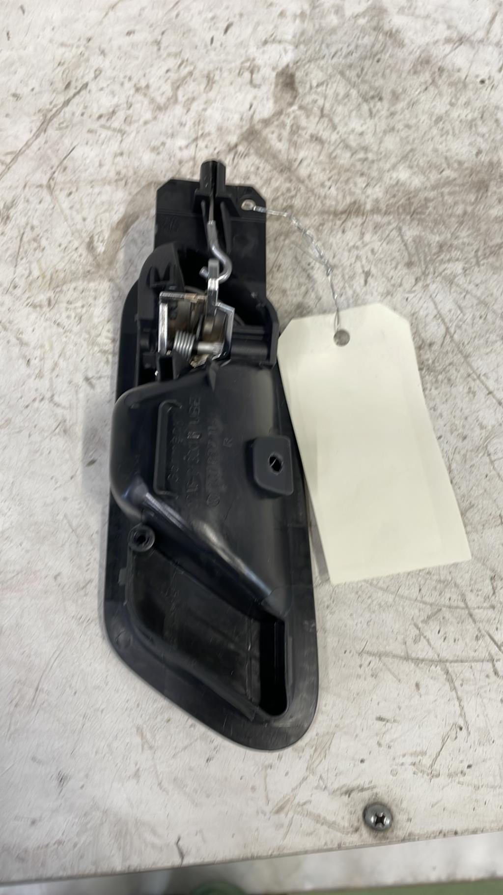 Poignee interieur avant droit VOLKSWAGEN SCIROCCO 3 PHASE 1 COUPE Diesel - 1