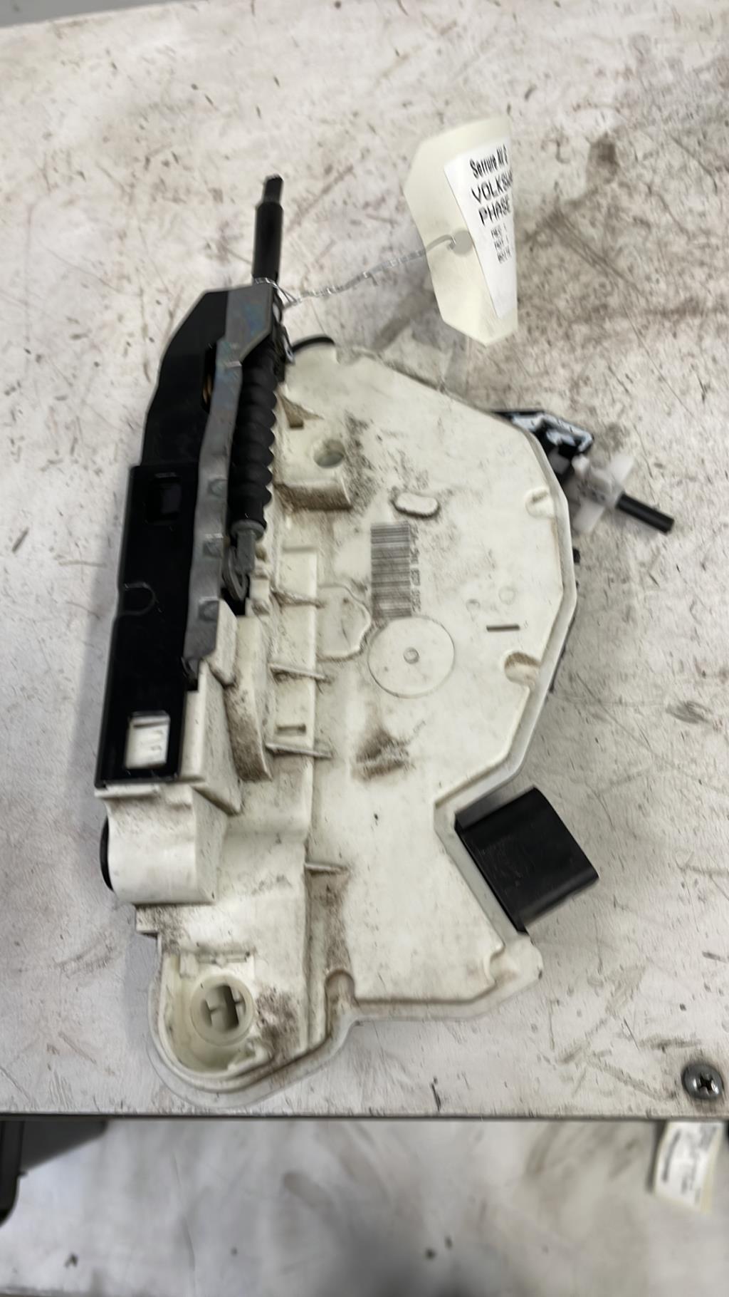 Serrure avant gauche VOLKSWAGEN SCIROCCO 3 PHASE 1 COUPE Diesel - 1