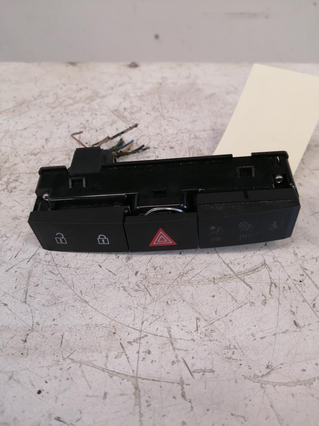 Bouton de warning OPEL ASTRA J PHASE 2  - 1