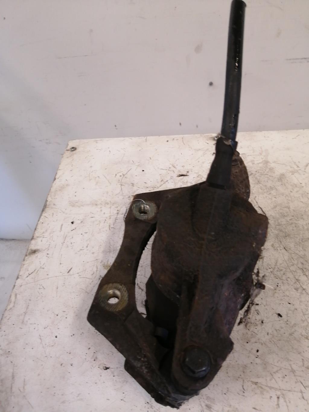 Etrier avant gauche (freinage) FORD MONDEO 2 BREAK Diesel - 1