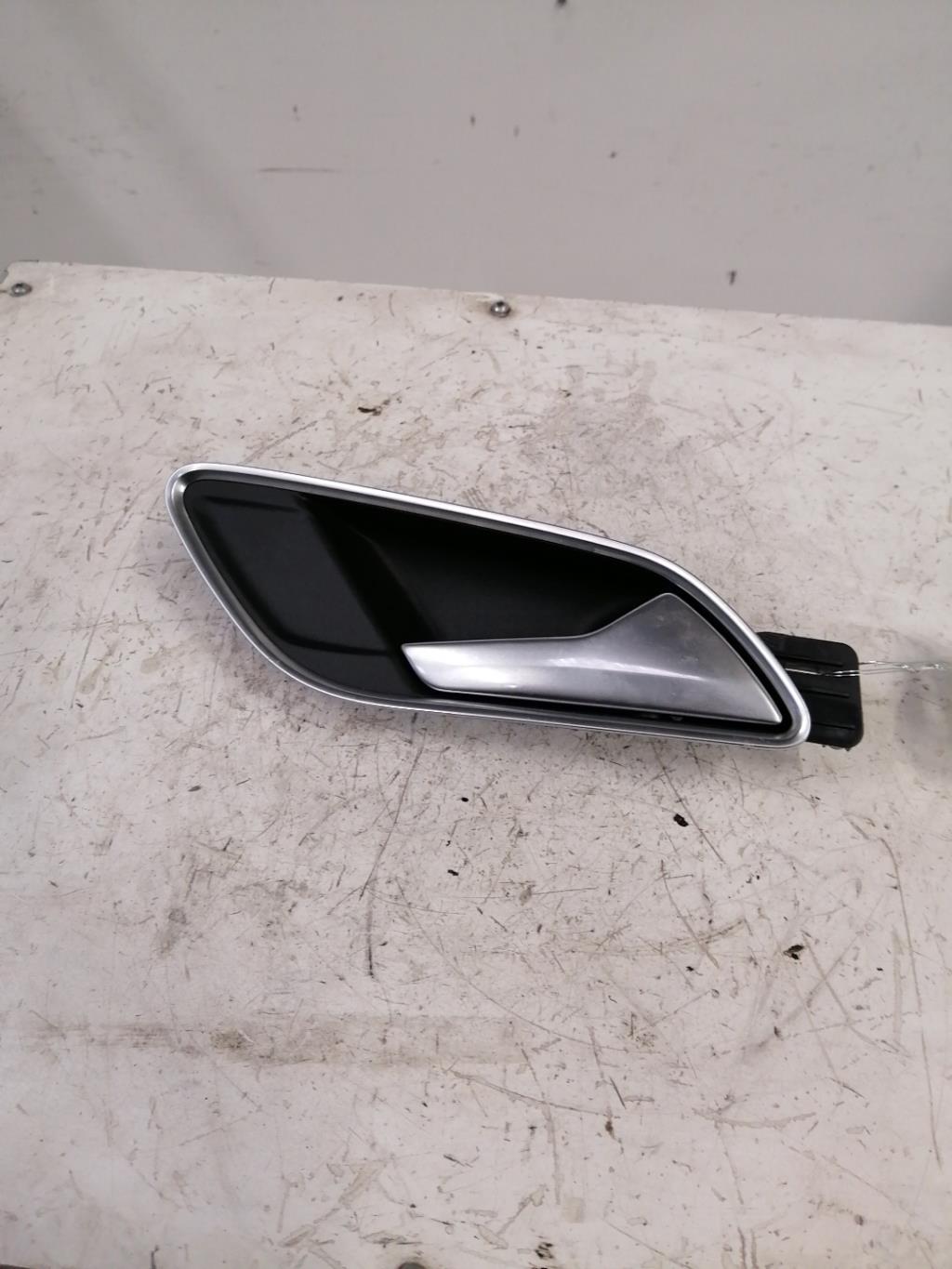 Poignee interieur avant droit AUDI Q3 1 PHASE 1 Diesel - 1