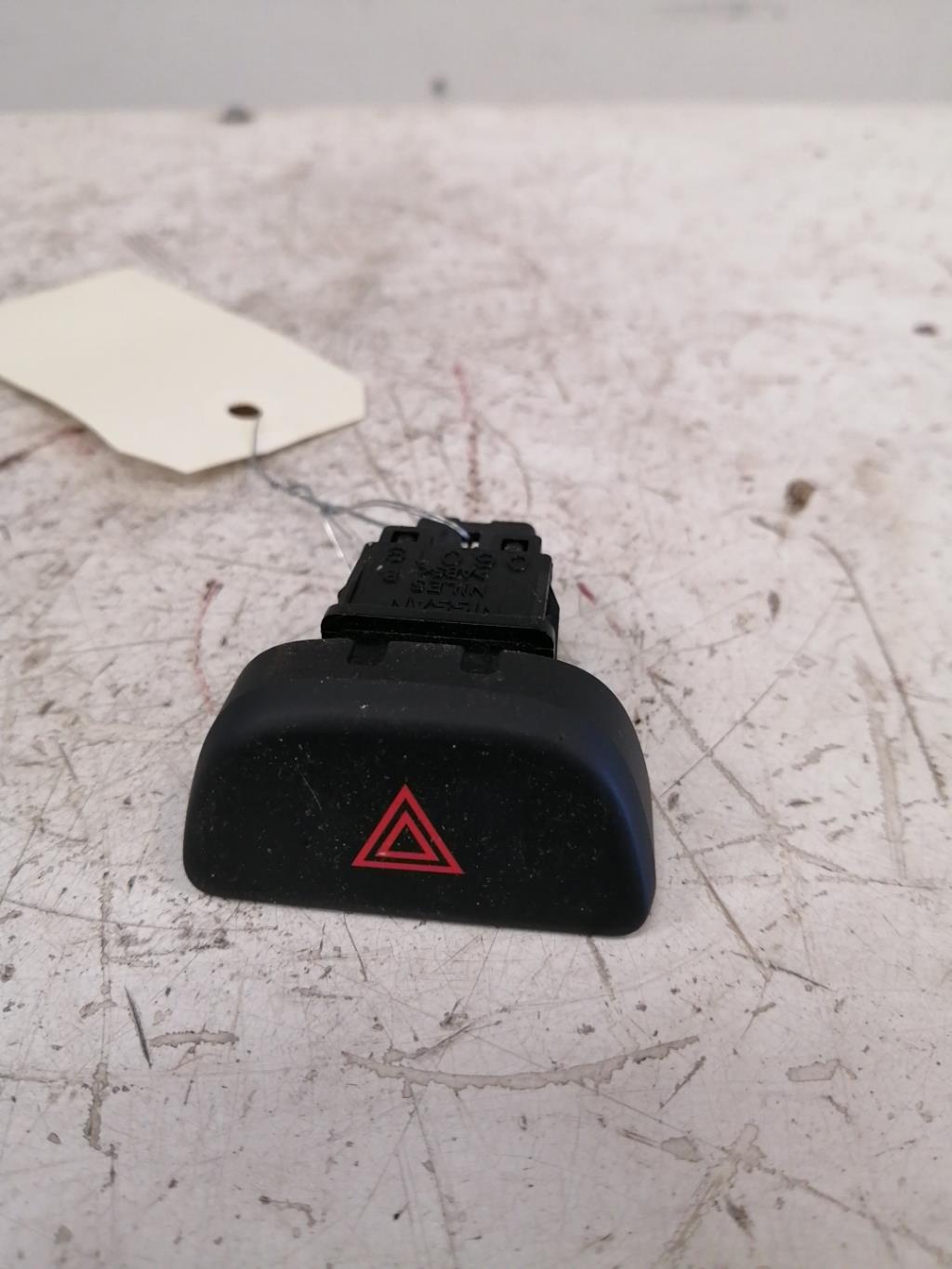 Bouton de warning NISSAN MICRA 4 PHASE 1  - 1
