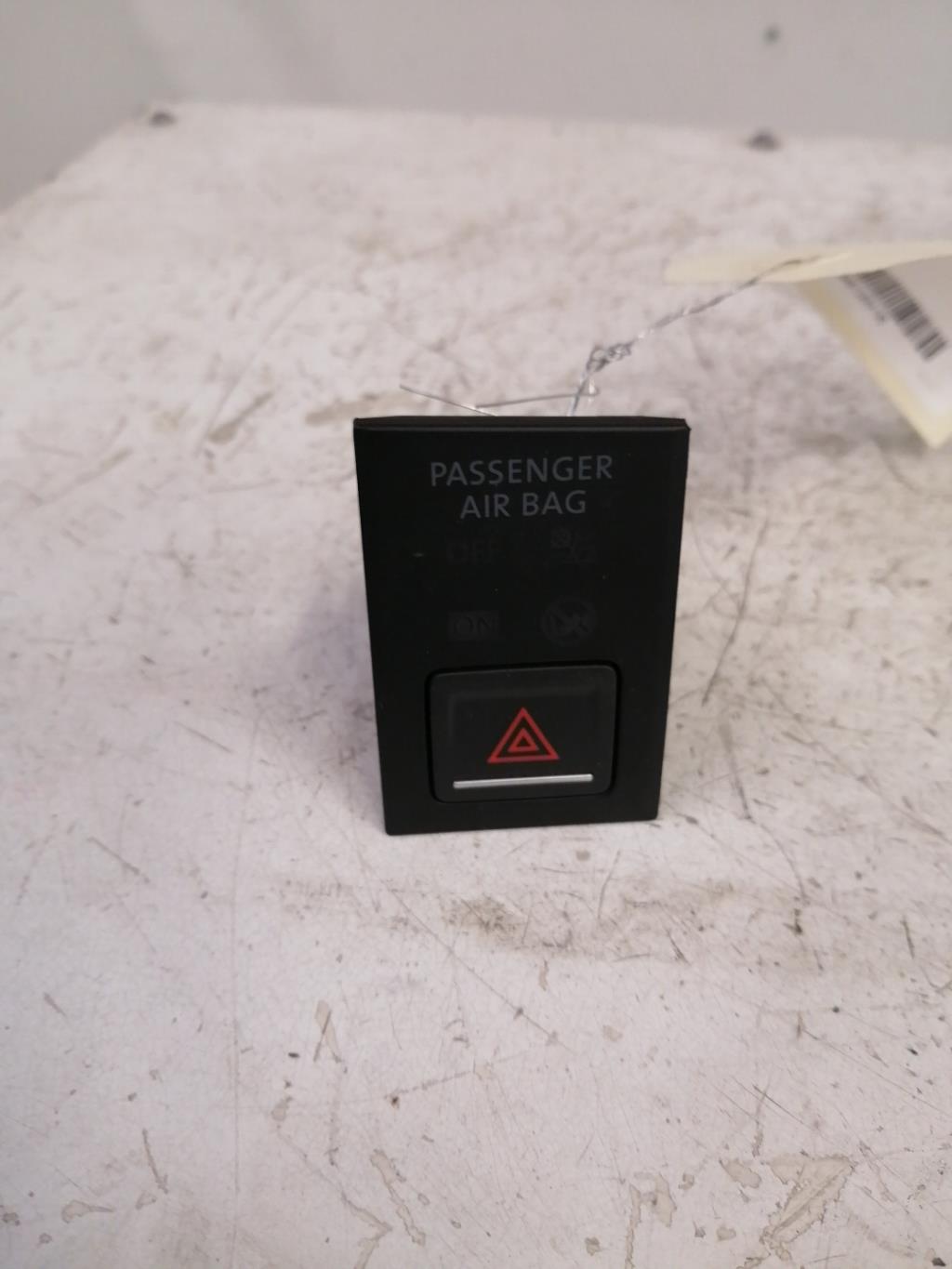 Bouton de warning VOLKSWAGEN GOLF 7 PHASE 1  - 1