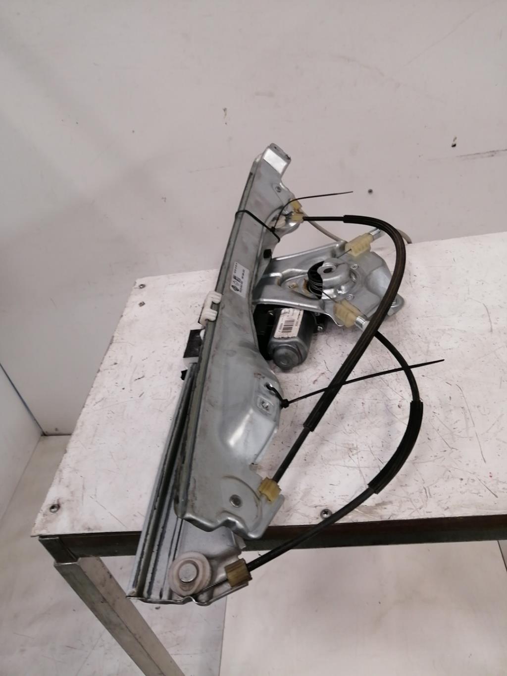 Leve vitre electrique avant gauche RENAULT CLIO 3 PHASE 2 Diesel - 1