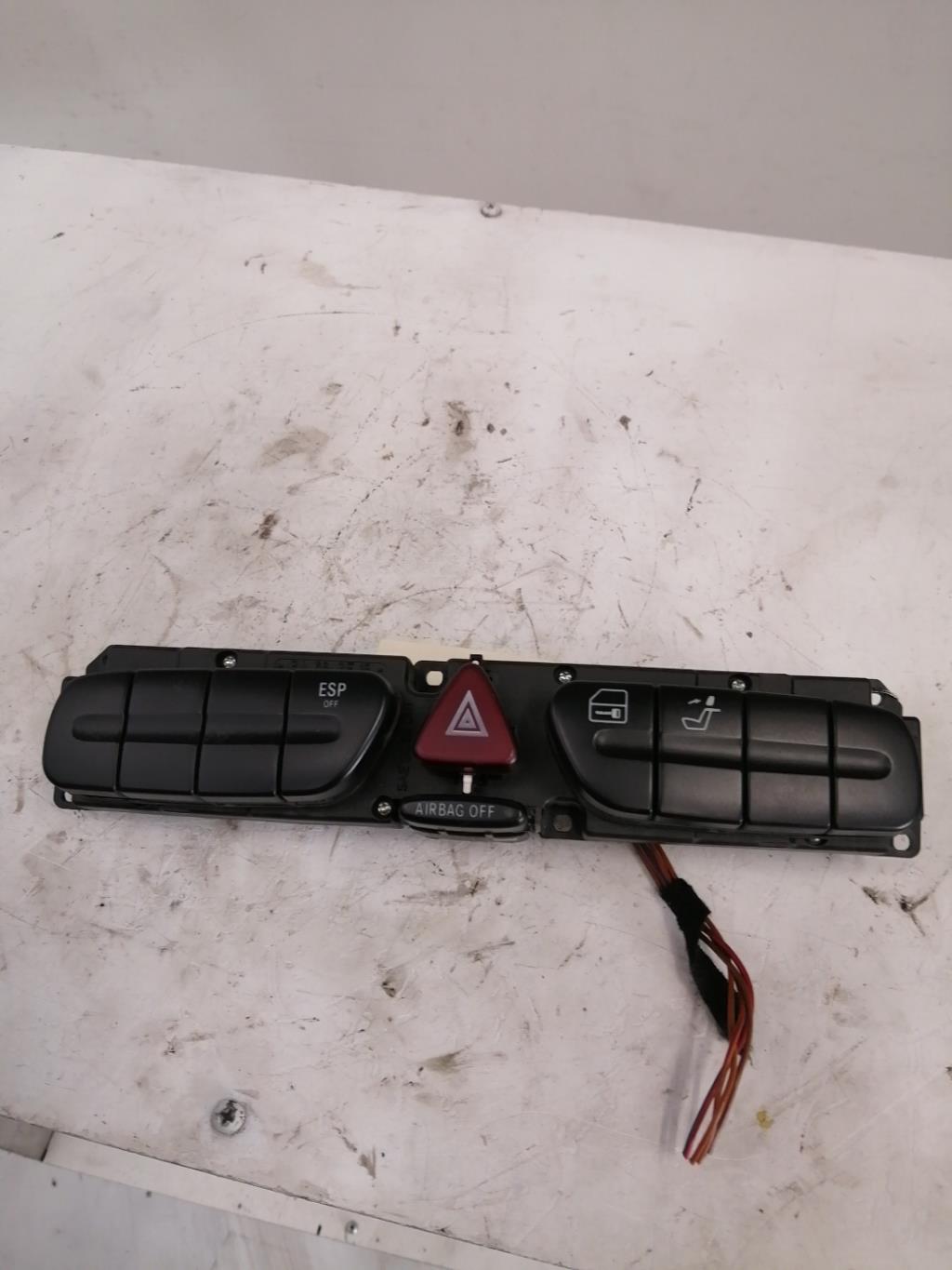Bouton de warning MERCEDES CLASSE CLK 209 COUPE Essence - 1
