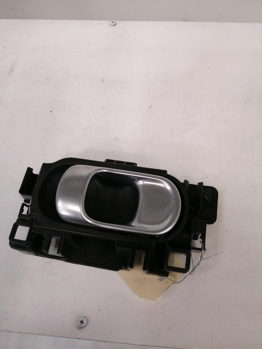 Poignee interieur avant droit CITROEN C4 CACTUS Diesel - 1