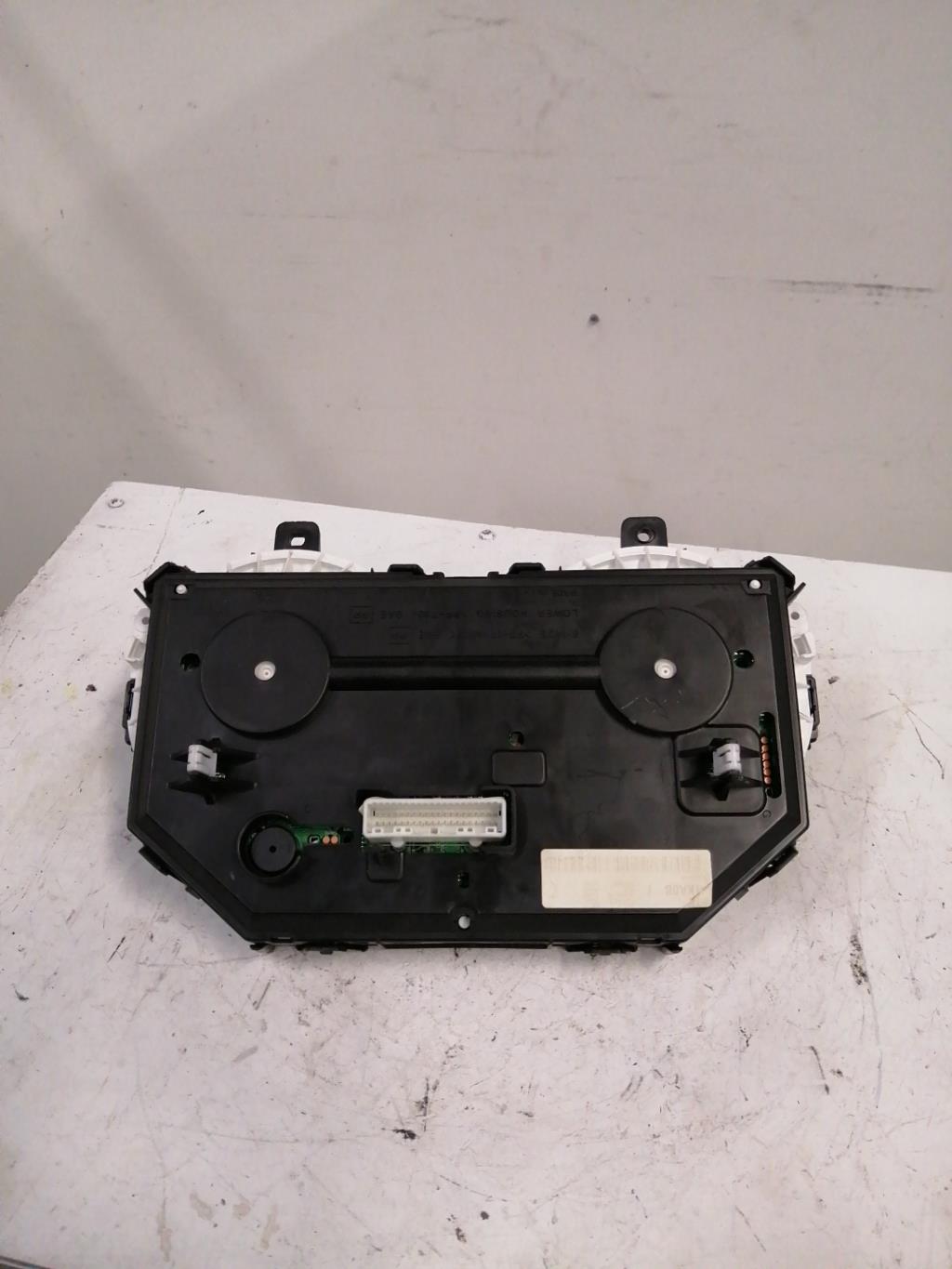 Compteur NISSAN JUKE 1 PHASE 1 Essence - 1
