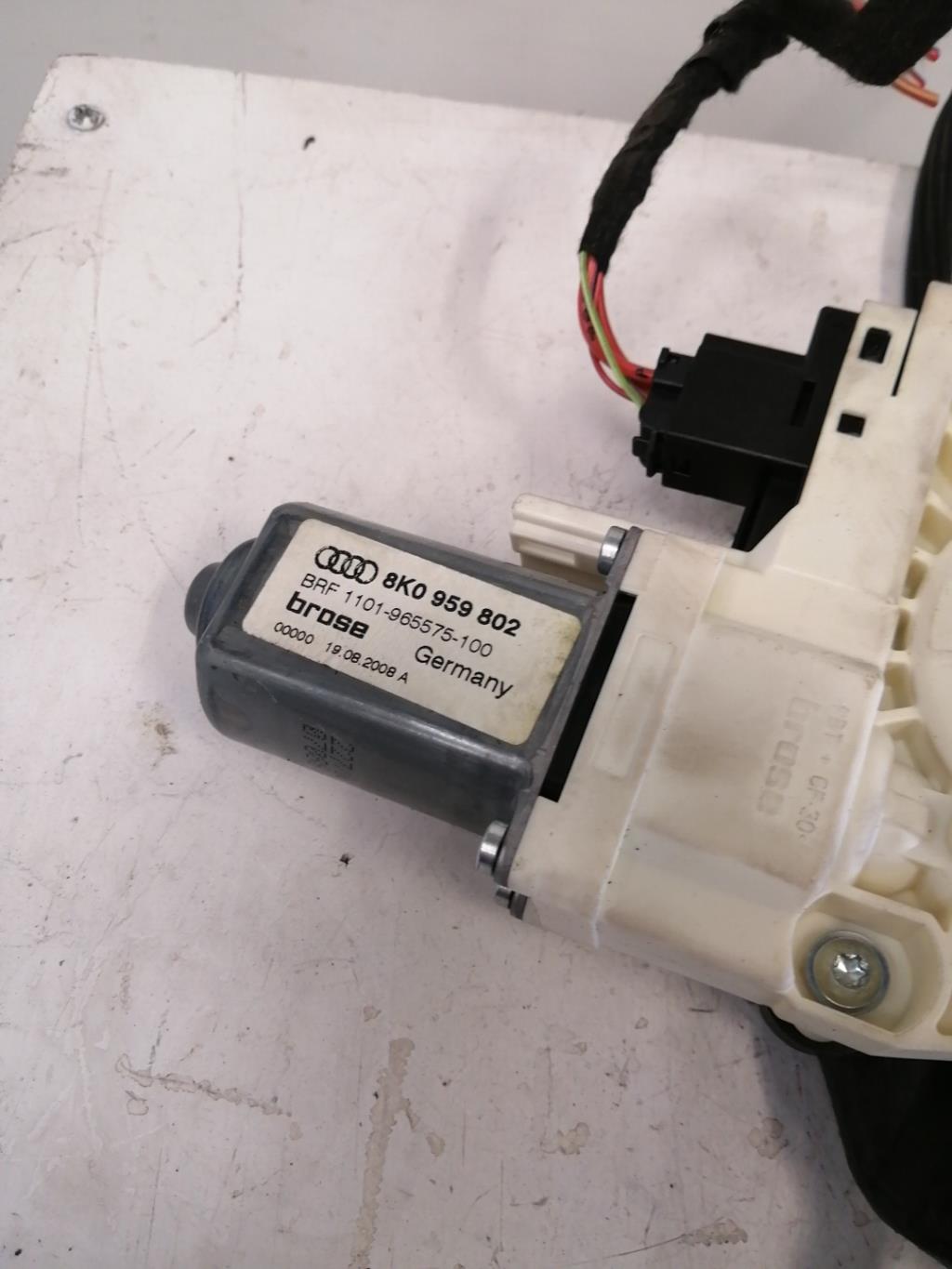 Leve vitre electrique avant droit AUDI A4 3 PHASE 1 Diesel - 1