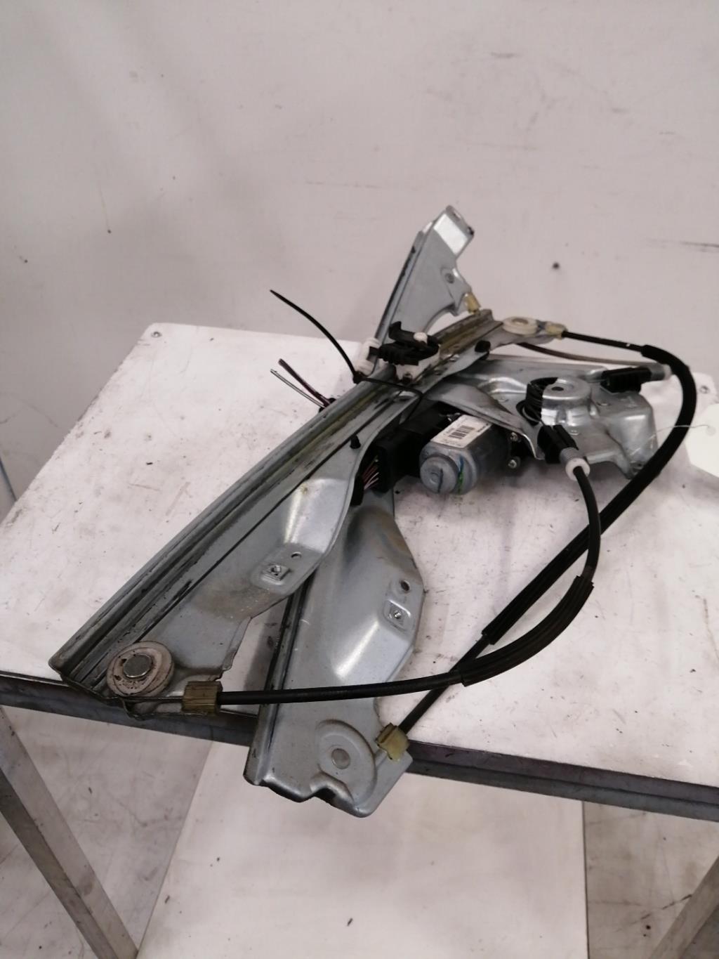 Leve vitre electrique avant gauche RENAULT CLIO 3 PHASE 2 Diesel - 1