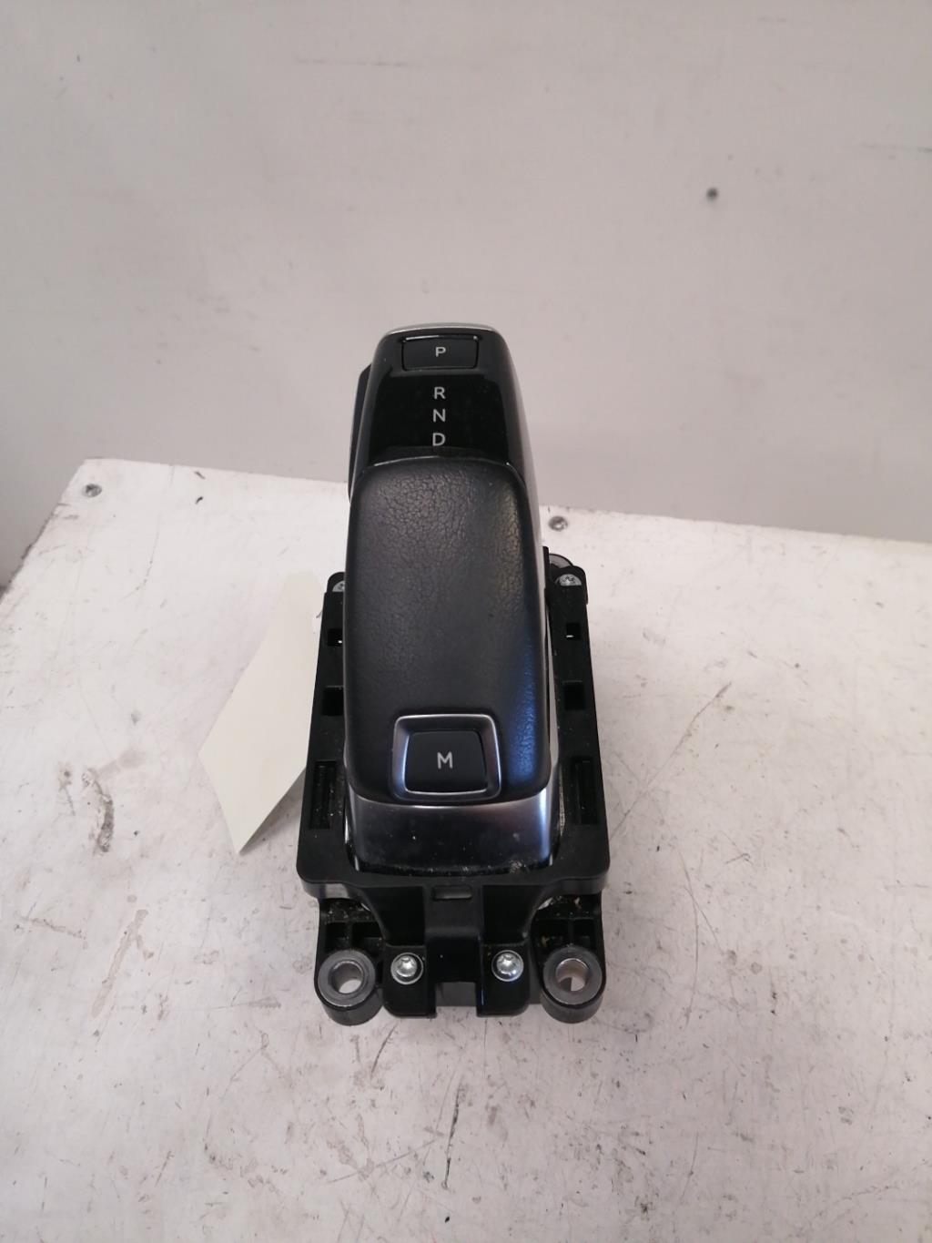 Levier de vitesses PEUGEOT 5008 2 PHASE 2 Diesel - 1