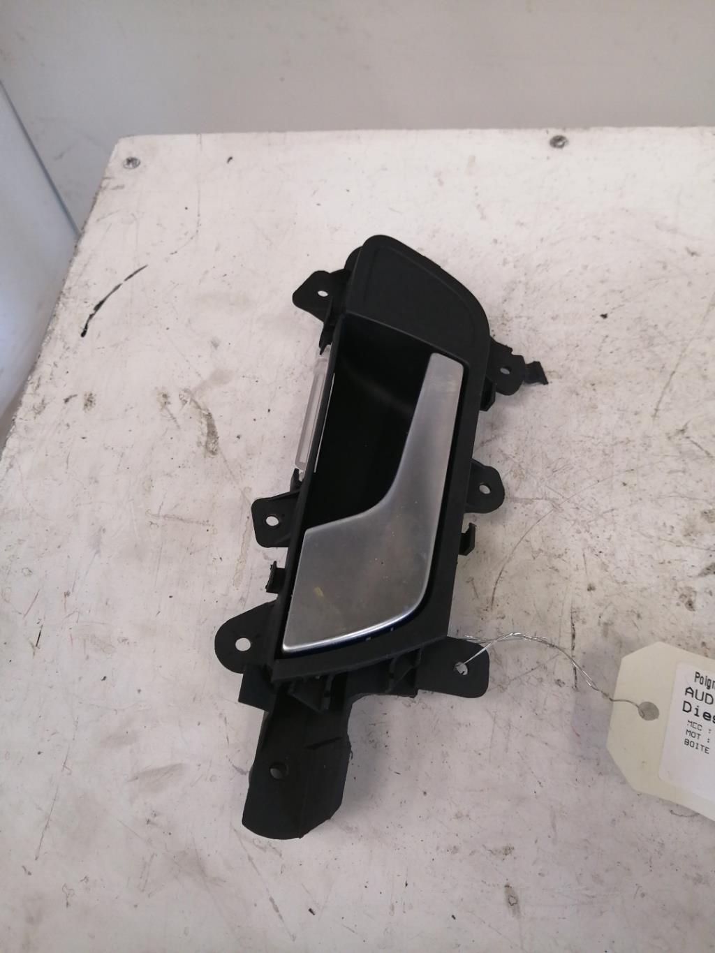 Poignee interieur arriere gauche AUDI A4 3 PHASE 1 Diesel - 1