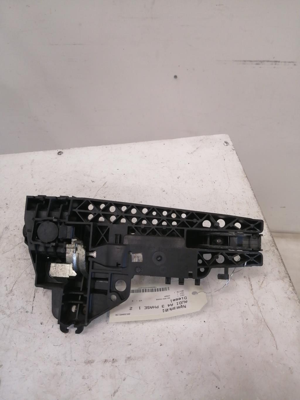 Poignee porte arriere gauche AUDI A4 3 PHASE 1 Diesel - 1