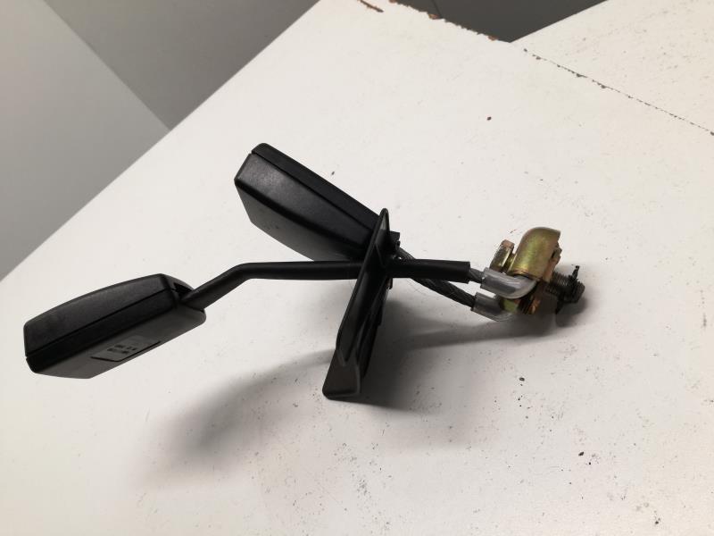 Aggancio cintura sicurezza posteriore sinistro AUDI A4 1 PHASE 2 Diésel - 1
