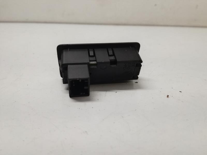 Pulsante del bagagliaio VOLKSWAGEN PASSAT 7 PHASE 1 BREAK Gasolina/Híbrido - 1