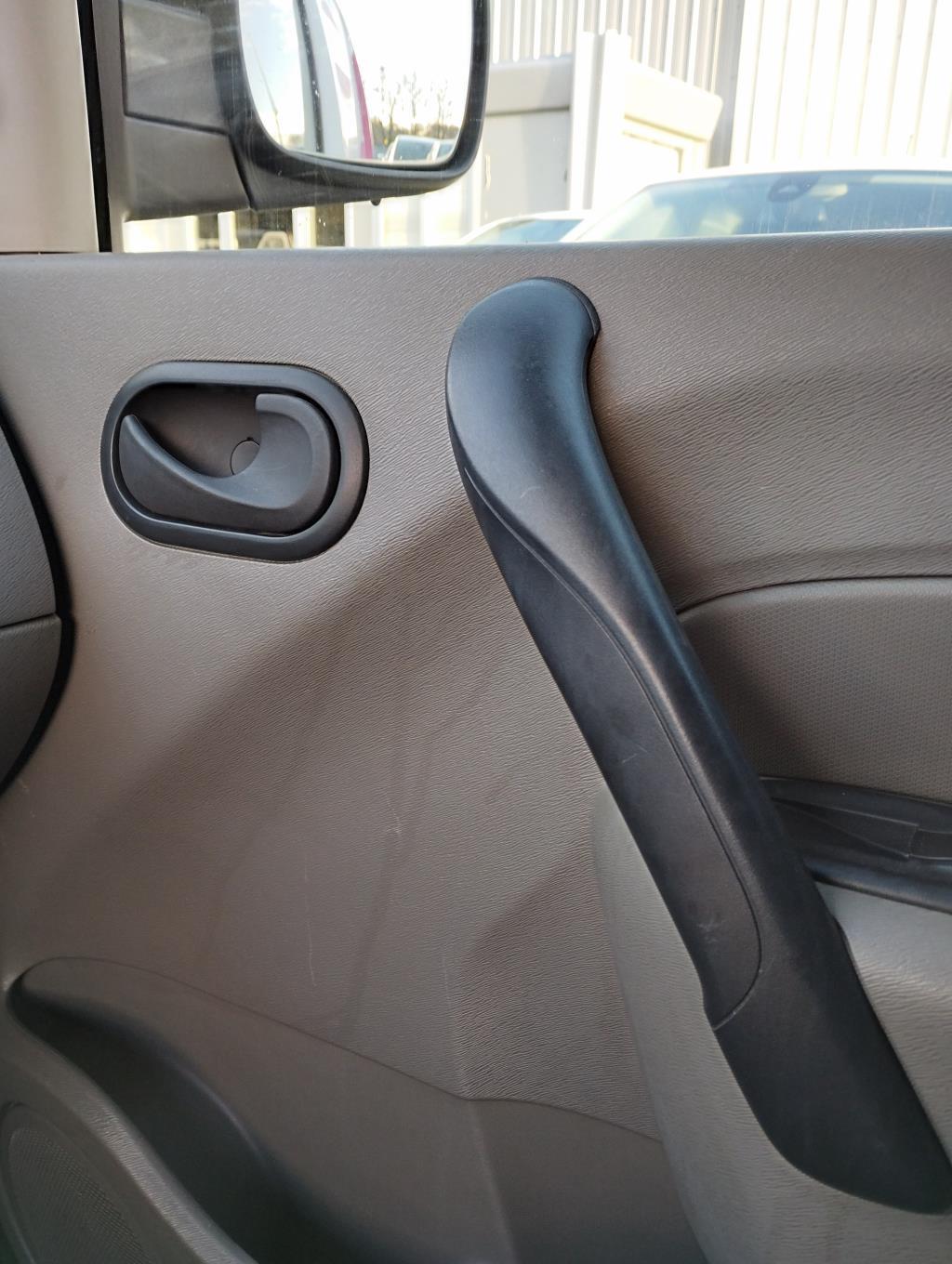 Poignee interieur avant droit RENAULT KANGOO 2 PHASE 1 Diesel - 1