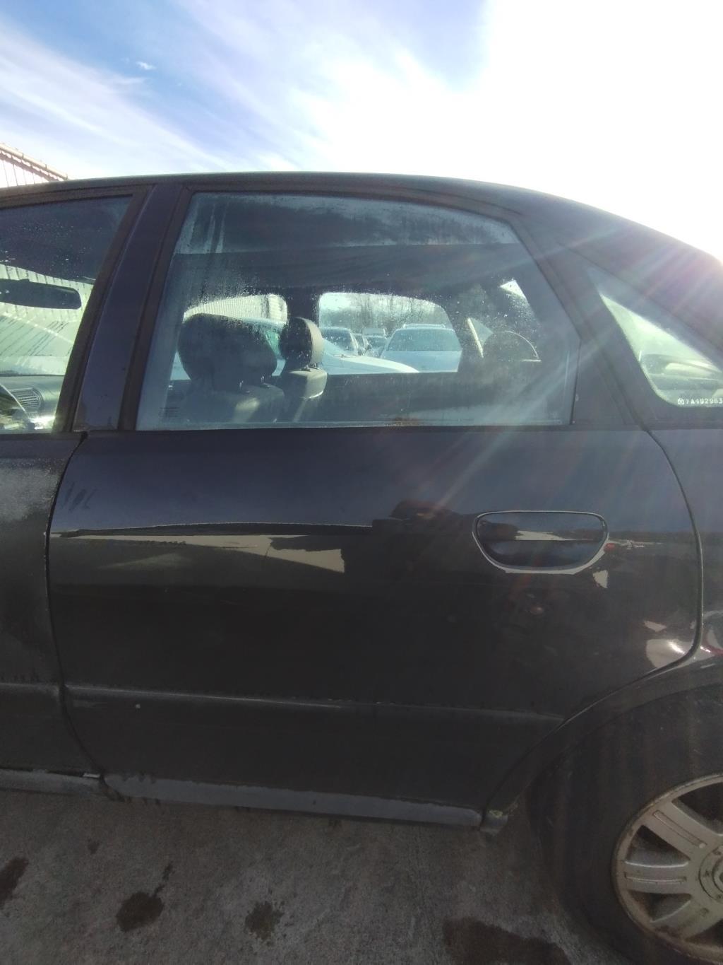 Vitre arriere gauche AUDI A4 1 PHASE 2 Diesel - 1