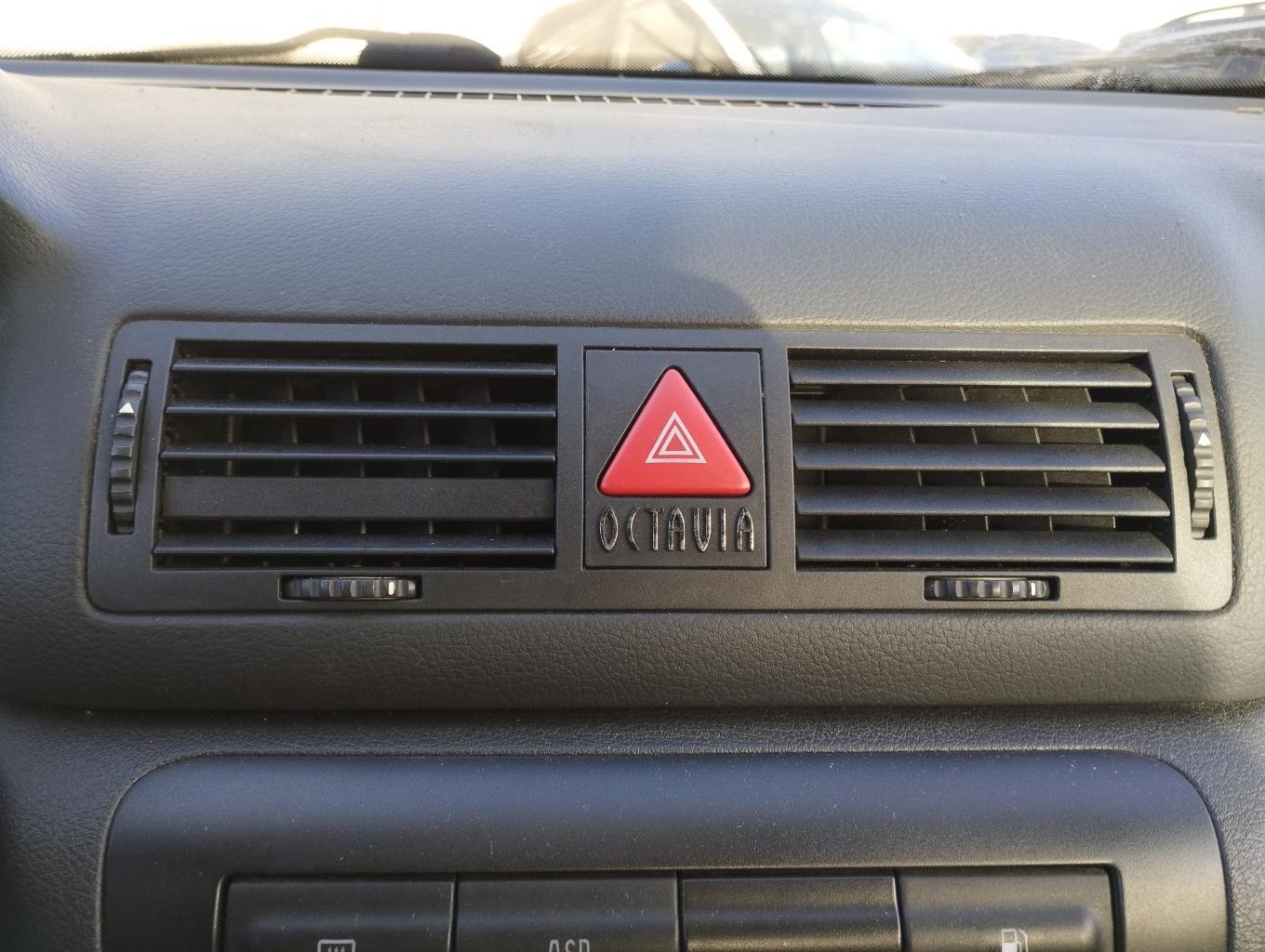 Bouton de warning SKODA OCTAVIA 1 PHASE 1 Diesel - 1