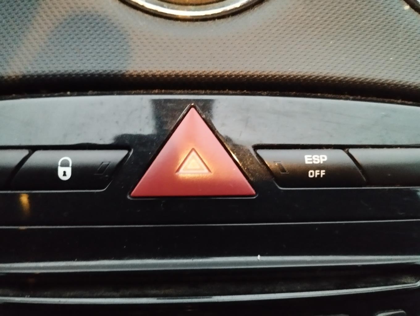 Bouton de warning PEUGEOT 308 1 PHASE 2 CABRIOLET Diesel - 1