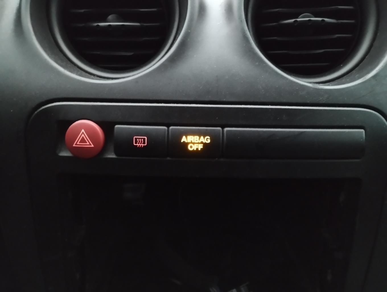 Bouton de warning SEAT IBIZA 3 PHASE 1 Essence - 1