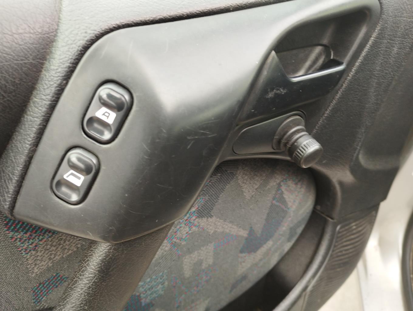 Maniglia interna anteriore sinistra CITROEN XANTIA PHASE 2 Diésel - 1