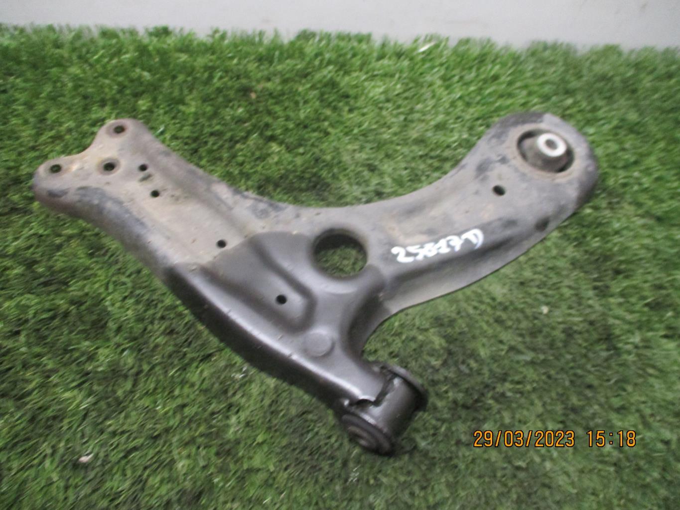 Triangolo anteriore destro VOLKSWAGEN POLO 4 PHASE 2 Diésel - 1