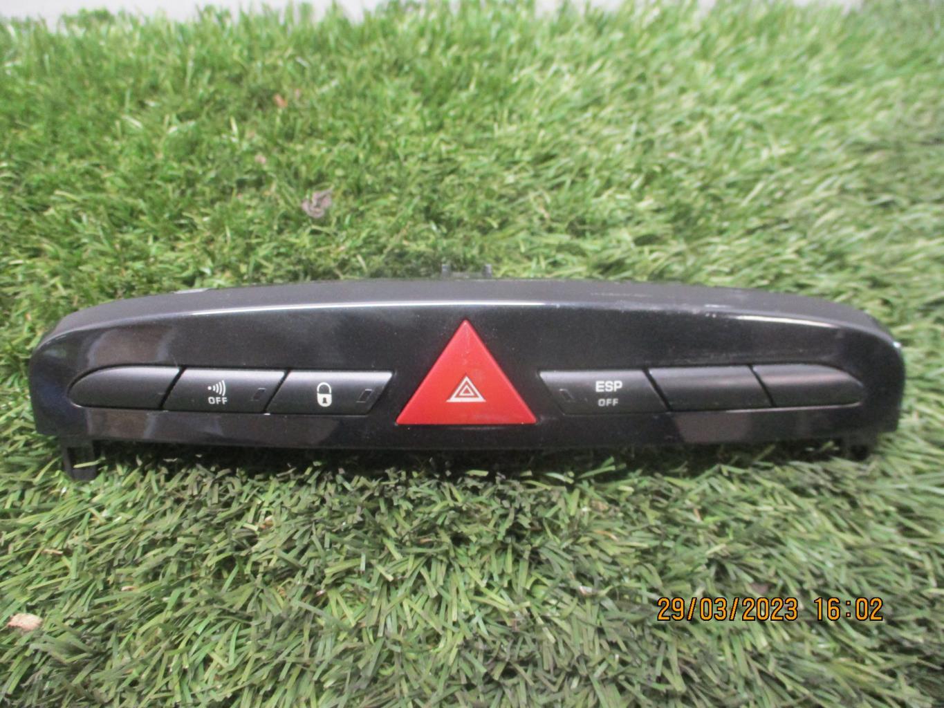 Bouton de warning PEUGEOT 308 1 PHASE 1 CABRIOLET Diesel - 1