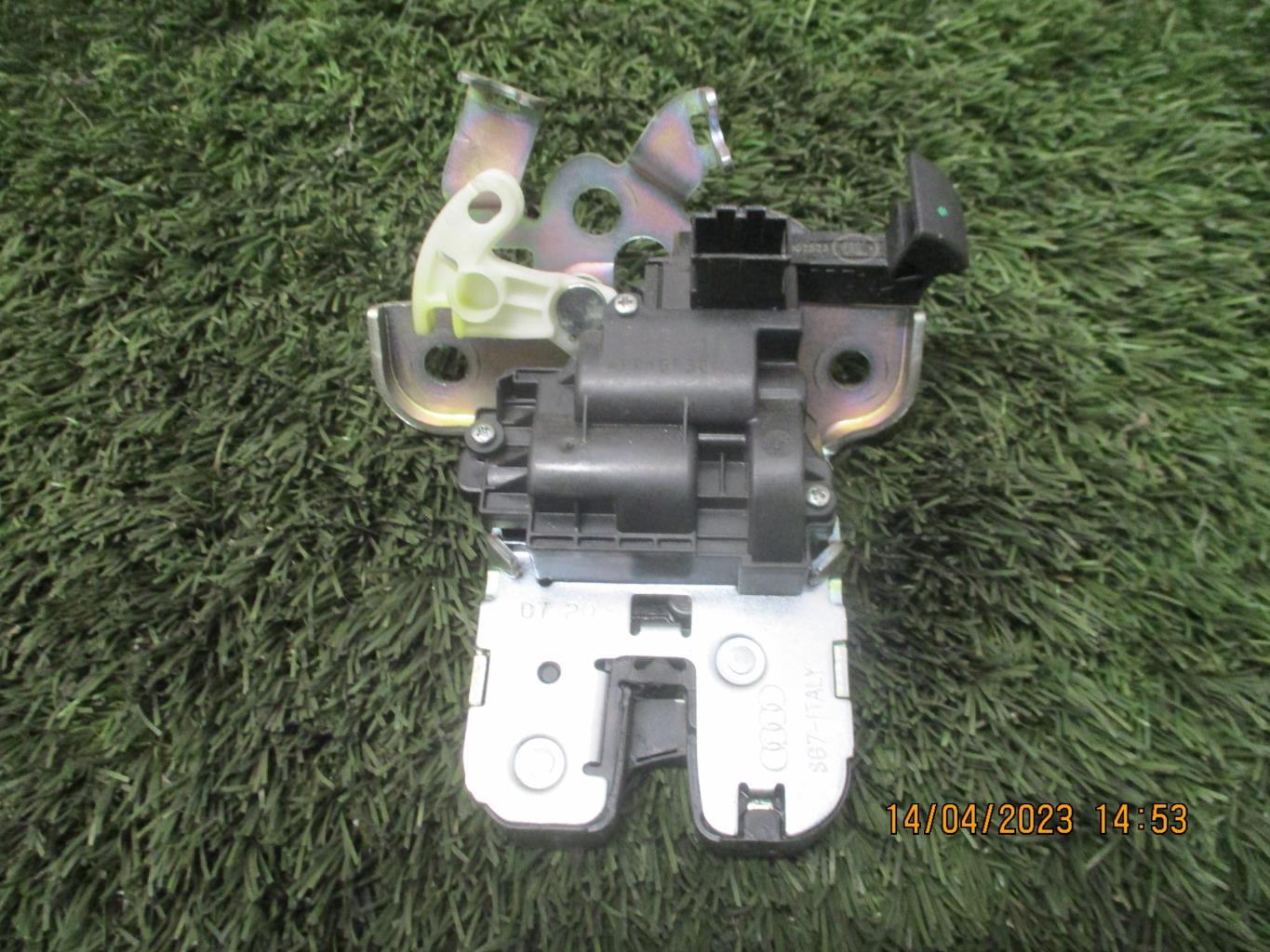 Serrure de coffre AUDI A3 2 CABRIO PHASE 2 Diesel - 1