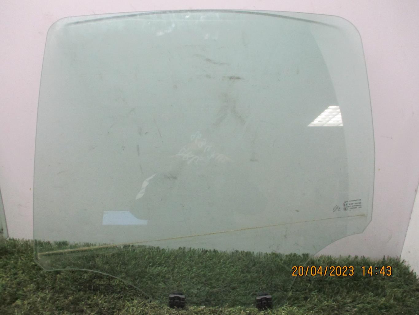 Vitre arriere gauche CITROEN C3 2 PHASE 2 Diesel - 1