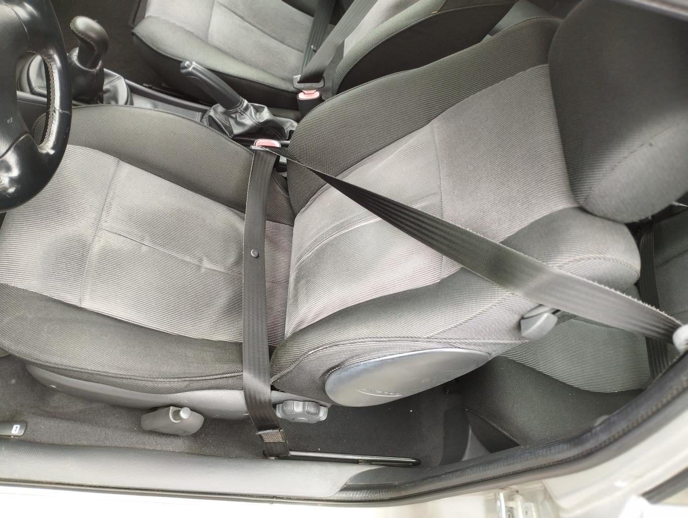 Aggancio cintura sicurezza anteriore sinistro FIAT BRAVO 1 Diésel - 1
