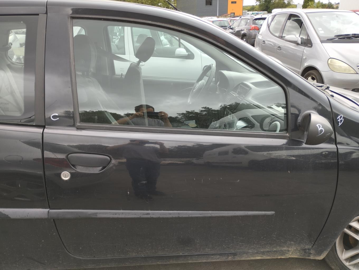 Maniglia portiera anteriore destra FIAT PUNTO 2 PHASE 2 Diésel - 1