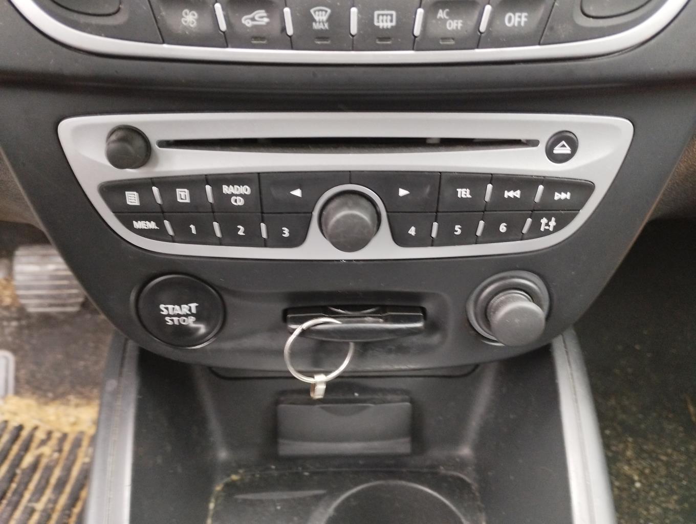 Autoradio originale RENAULT MEGANE 3 PHASE 1 Diésel - 1