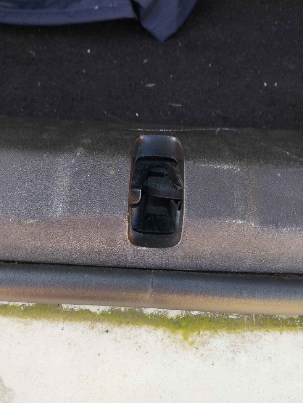 Serrure de coffre VOLVO C 30 PHASE 2 Essence - 1