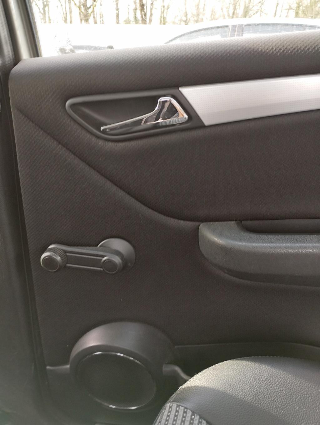 Maniglia interna posteriore destra MERCEDES CLASSE A 169 PHASE 1 Diésel - 1