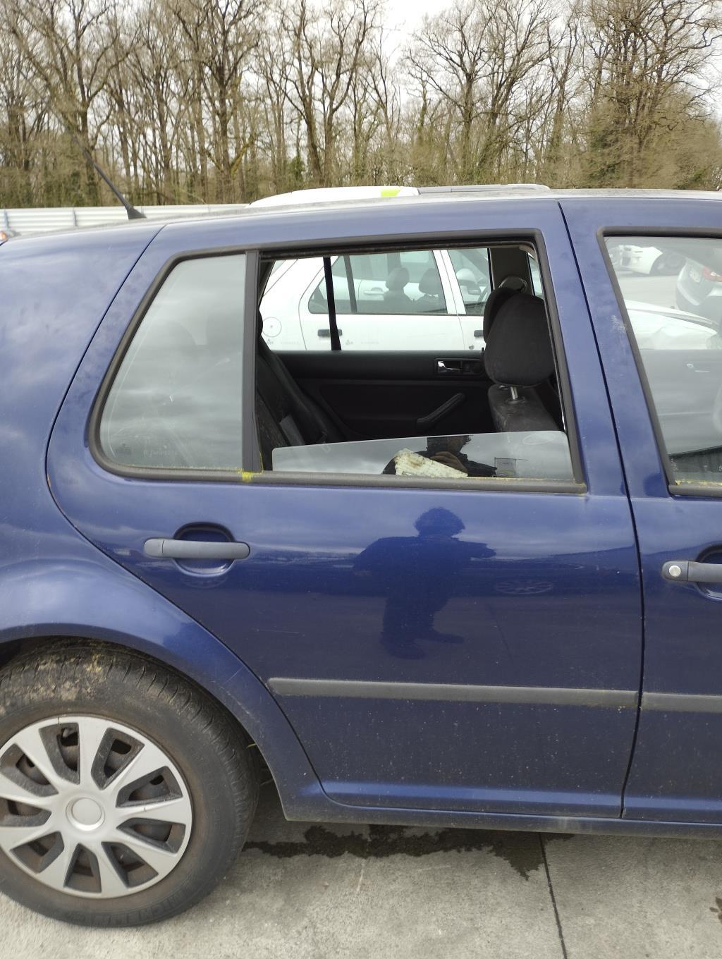 Maniglia portiera posteriore destra VOLKSWAGEN GOLF 4 Diésel - 1