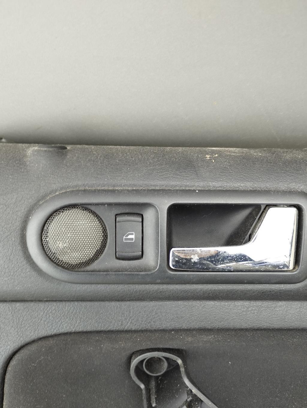 Maniglia interna posteriore destra VOLKSWAGEN GOLF 4 Diésel - 1