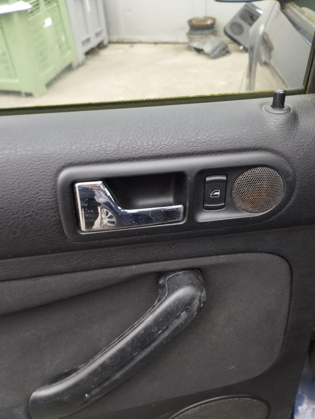 Maniglia interna posteriore sinistra VOLKSWAGEN GOLF 4 Diésel - 1
