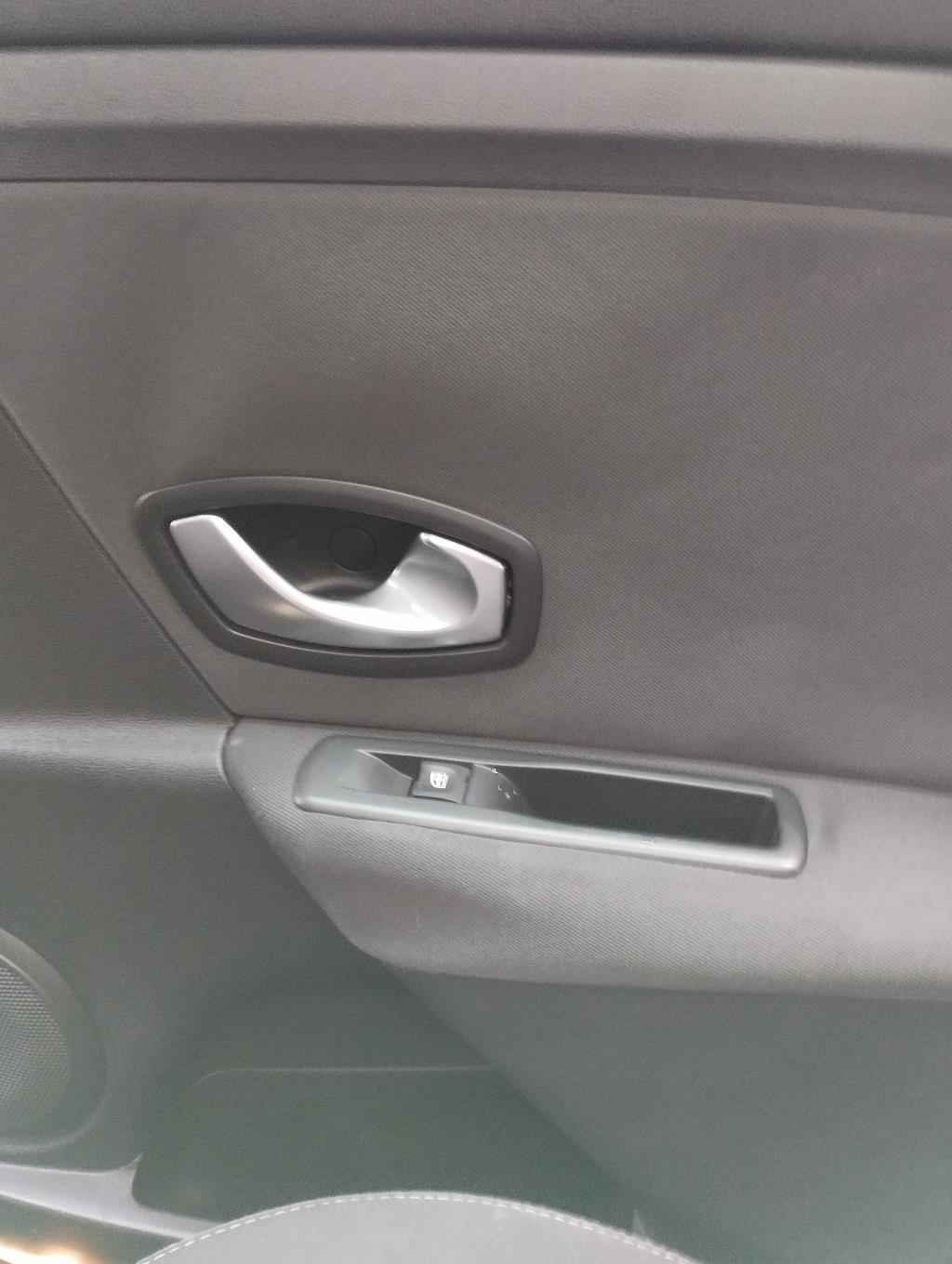 Maniglia interna posteriore destra RENAULT MEGANE 3 PHASE 1 Diésel - 1