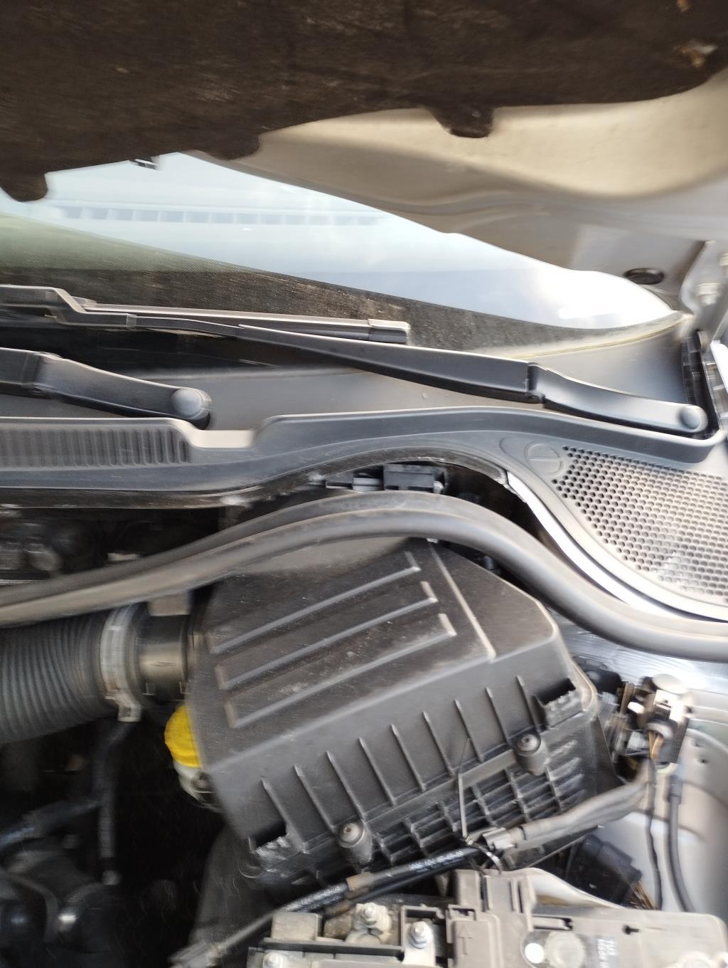 Braccio tergicristallo anteriore sinistro VOLKSWAGEN POLO 5 PHASE 1 Diésel - 1