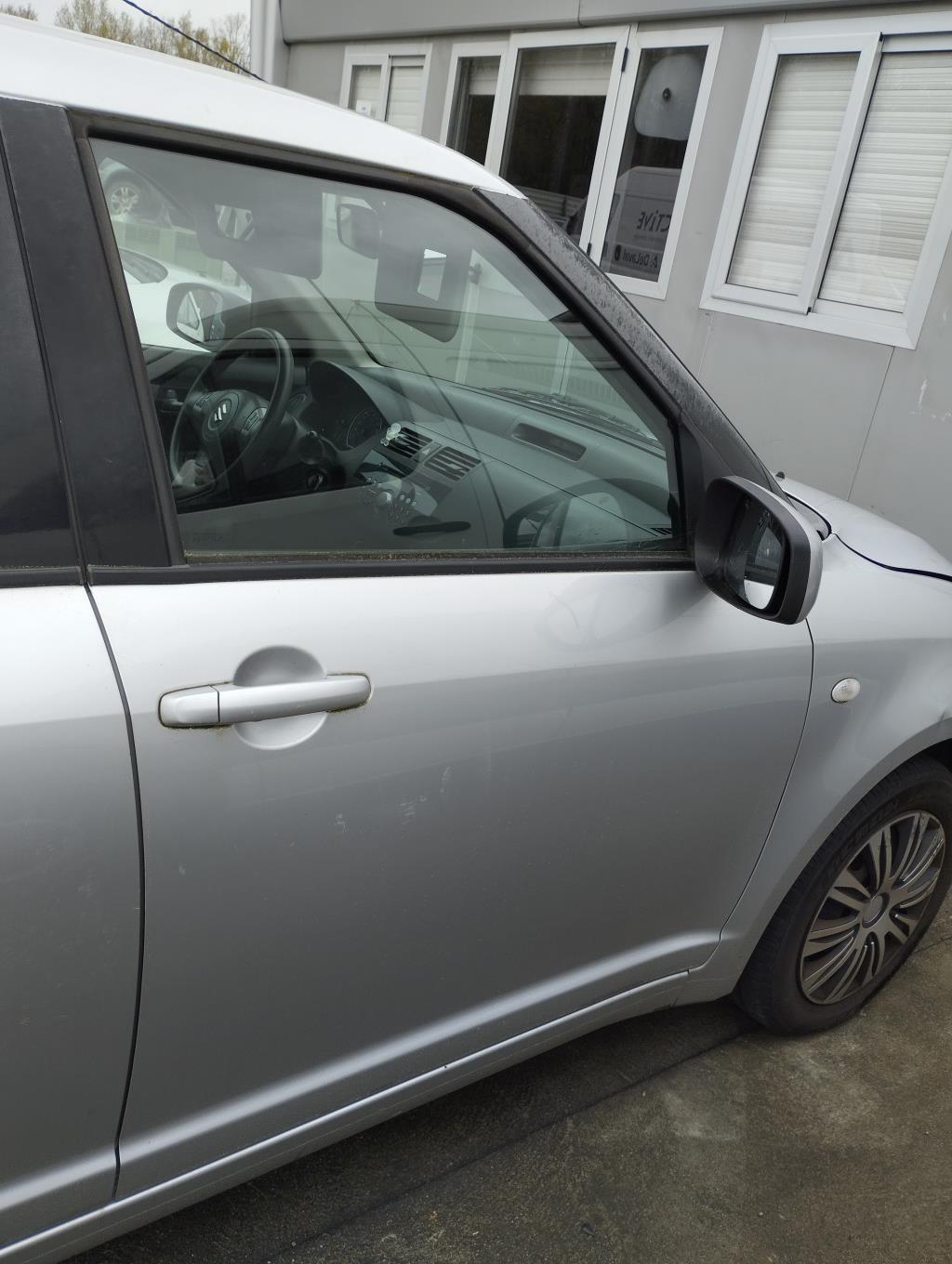 Porte avant droit SUZUKI SWIFT 3 Essence - 1