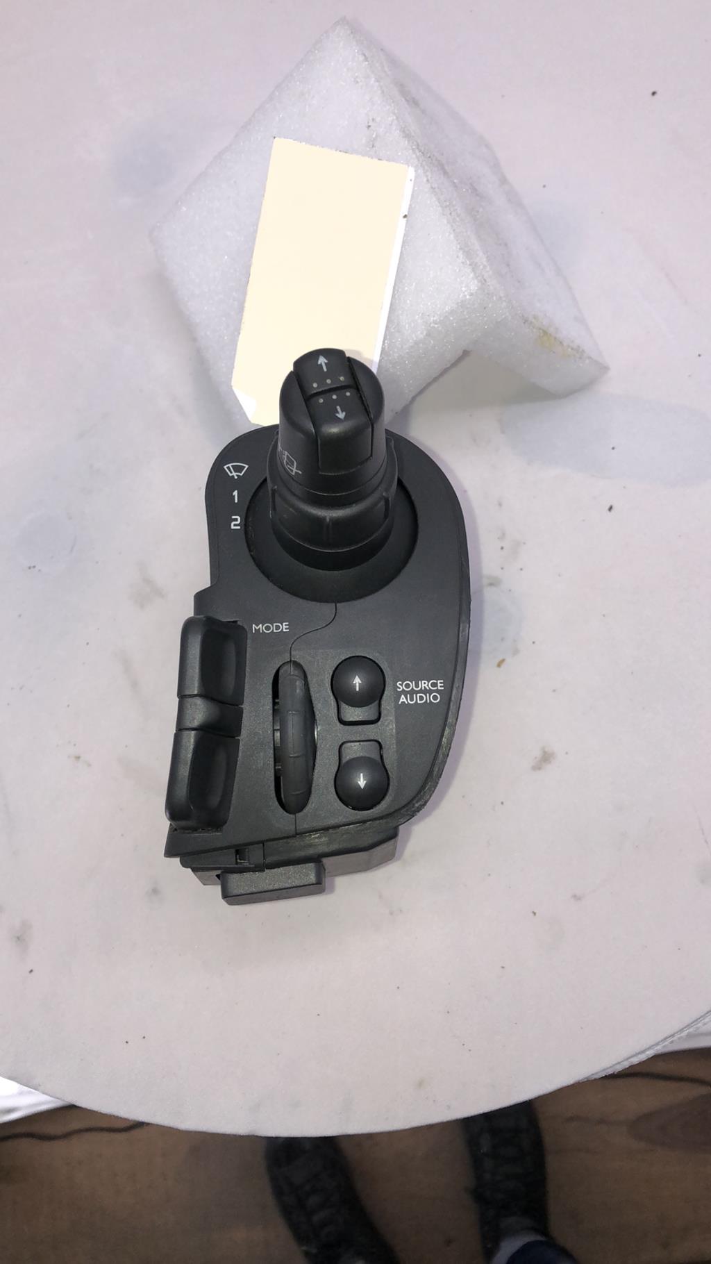 Commodo d'essuie glaces RENAULT CLIO 3 PHASE 2 BREAK Diesel - 1