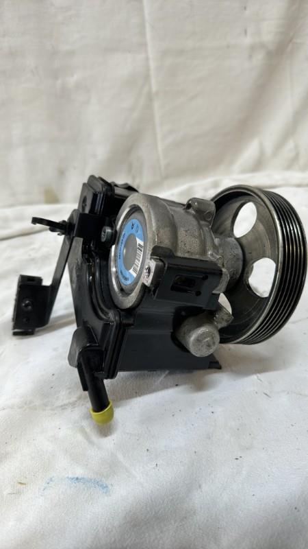 Pompe de direction PEUGEOT 206+ Diesel - 1